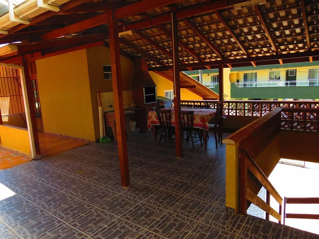 Guest house Residencial Amigos De Bombinhas Hotel