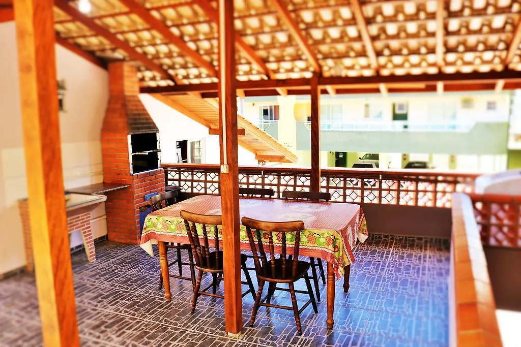 Guest house Residencial Amigos De Bombinhas Hotel